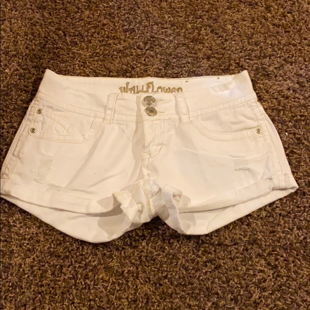 🌸 Wallflower white shorts